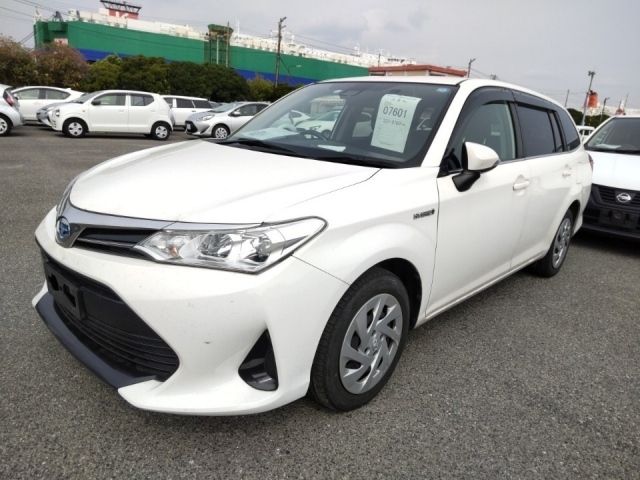 7601 Toyota Corolla fielder NKE165G 2018 г. (LUM Kobe Nyusatsu)